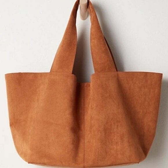 New Free People Blair Reversible Vegan Suede Tote Bag in Camel - Picture 3 of 5